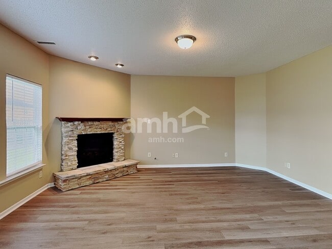 Building Photo - 10709 McClain Dr