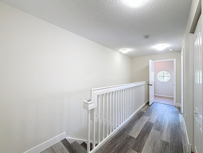 Building Photo - 1010 Seminole Palms Dr