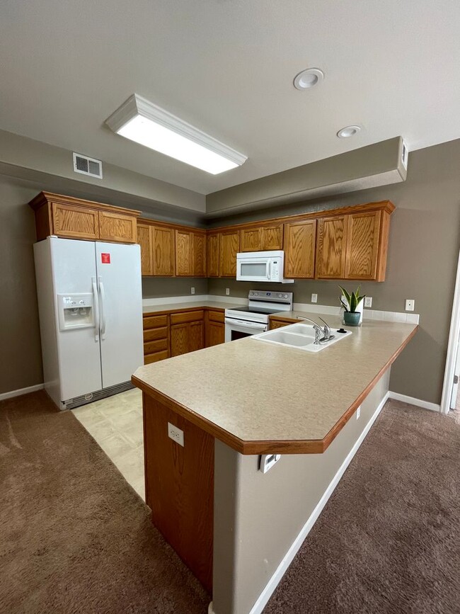 Building Photo - Charming Main Floor Condo in Water Valley