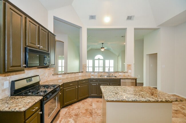 Building Photo - 2218 Millerton Ln