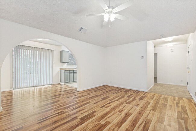 Building Photo - 3-BEDROOM HOME IN LOMA PARK