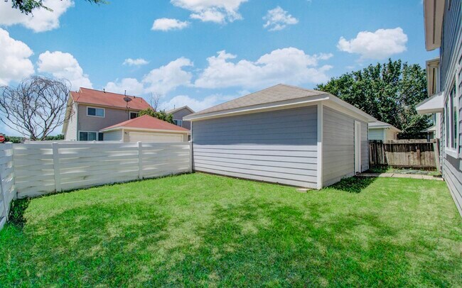 Building Photo - 6117 Settlers Square Ln