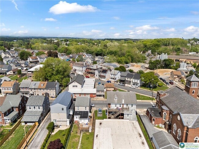 Building Photo - 115 2nd St