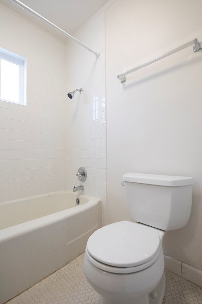 Building Photo - *OPEN HOUSE: 5/3 1-2PM* 2 BR in the Heart ...