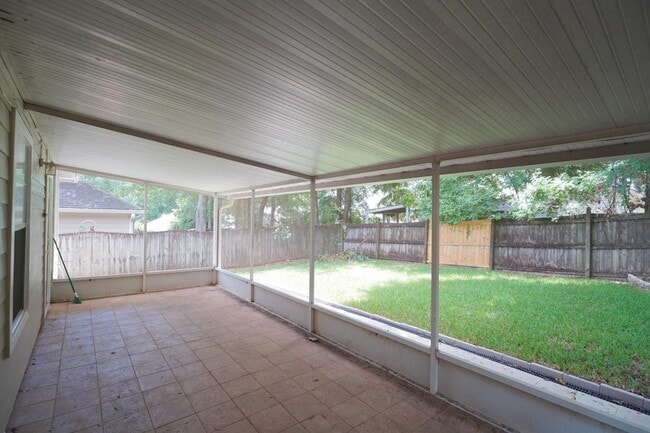 Building Photo - 2029 Ascot Way