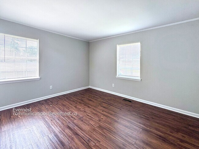 Building Photo - 976 Ridgewood Cir