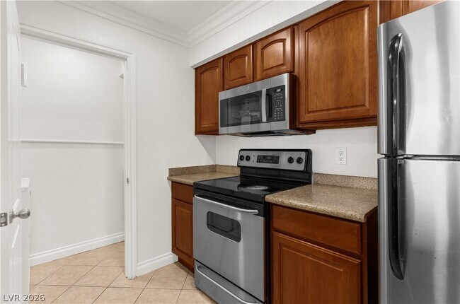 Building Photo - 1150 N Buffalo Dr