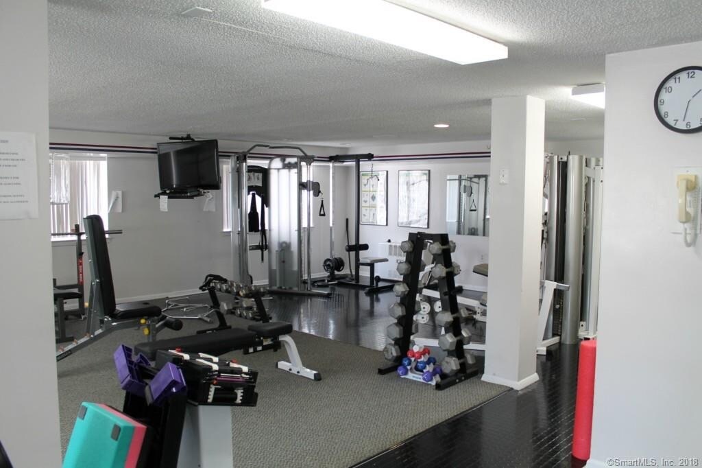 Building Photo - 893 Farmington Ave