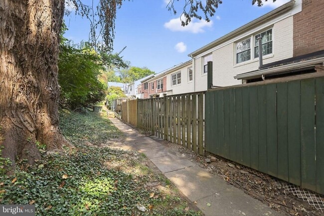 Building Photo - 680 Azalea Dr