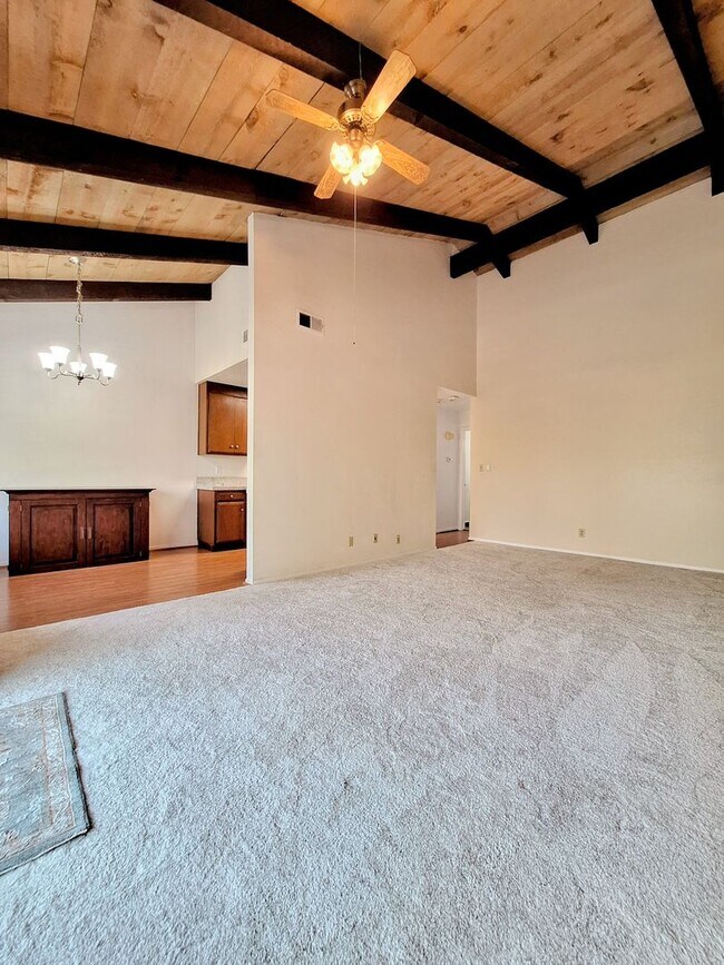 Building Photo - Spacious Second Floor 1bd Condo in Great P...