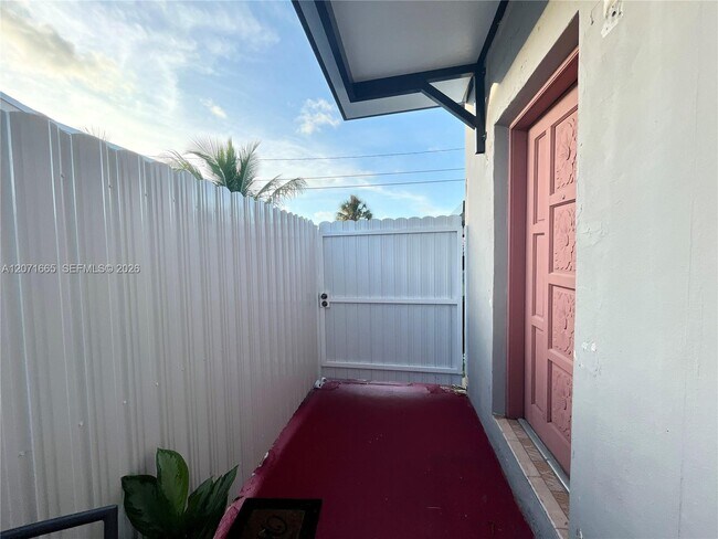 Building Photo - 3054 NW 18th St