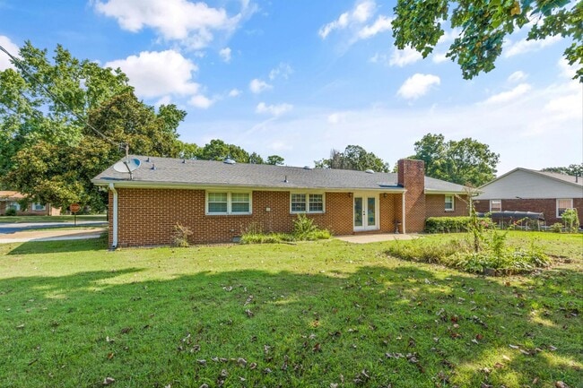 Building Photo - 600 Gale Ln