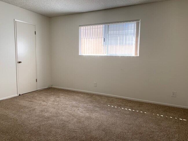 Building Photo - 206