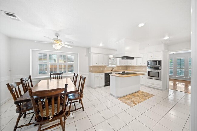Building Photo - 6923 Mossridge Dr