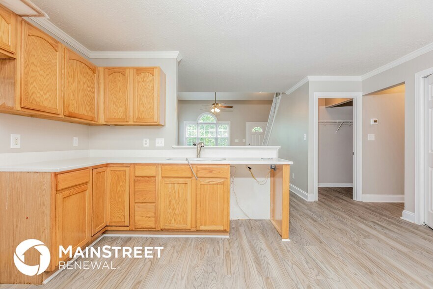 Building Photo - 2016 Spring Creek Dr