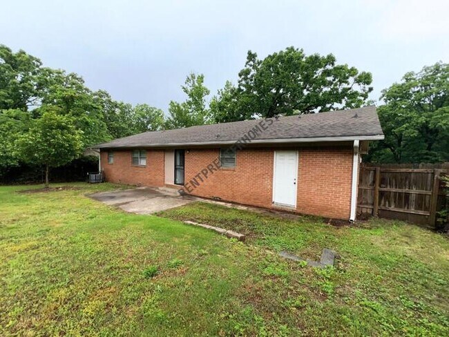 Building Photo - 4700 N Locust St