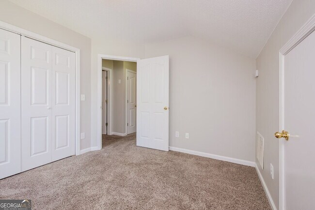 Building Photo - 23 Woodmere