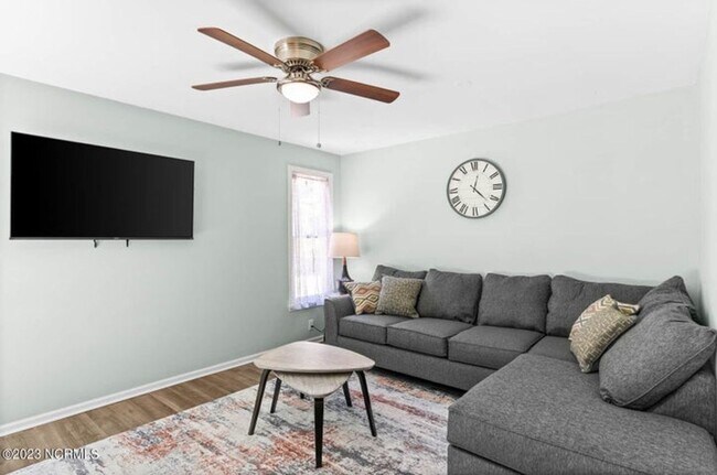 Building Photo - Fully Furnished Single Family Home - Long ...