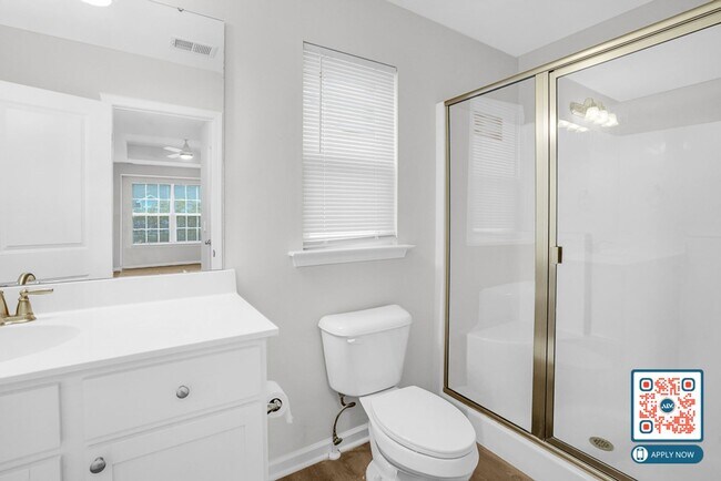 Building Photo - MOVE IN SPECIAL - $500 OFF