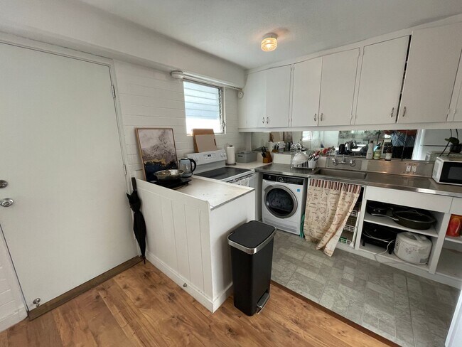 Building Photo - 410 Nahua St