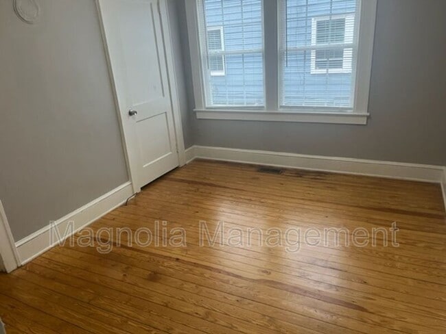 Building Photo - 1430 Perry Ave