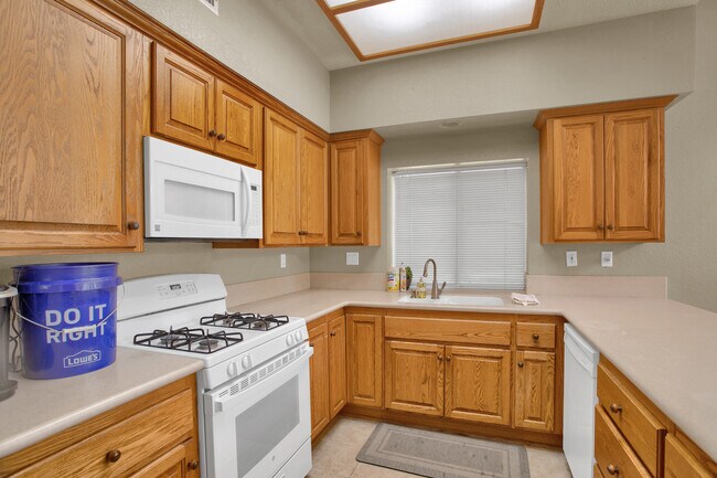 Building Photo - 40170 Tanager Cir