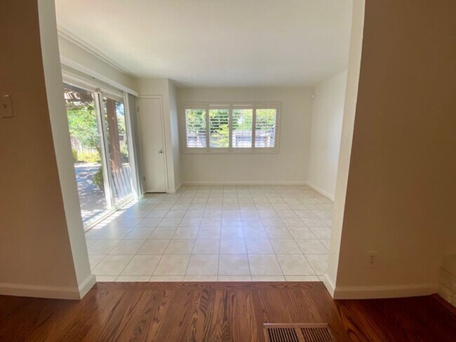 Building Photo - Updated property with luxury Appliances in a prime location in Livermore