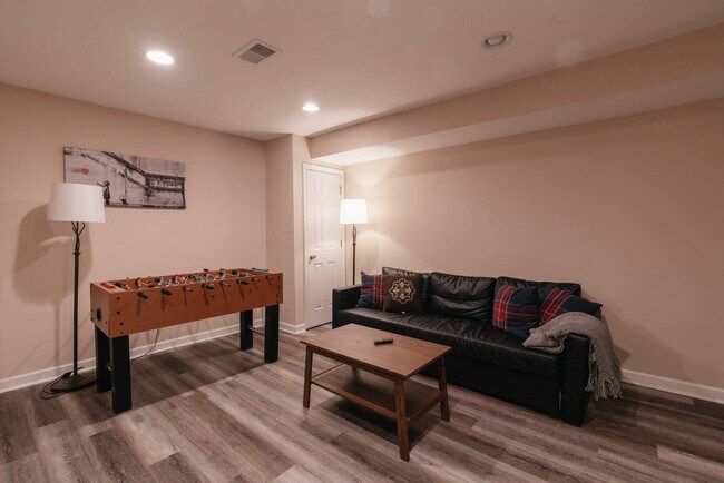 Building Photo - 408 N 41st St