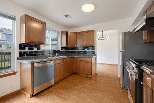 Building Photo - 1127 Ashbrook Dr