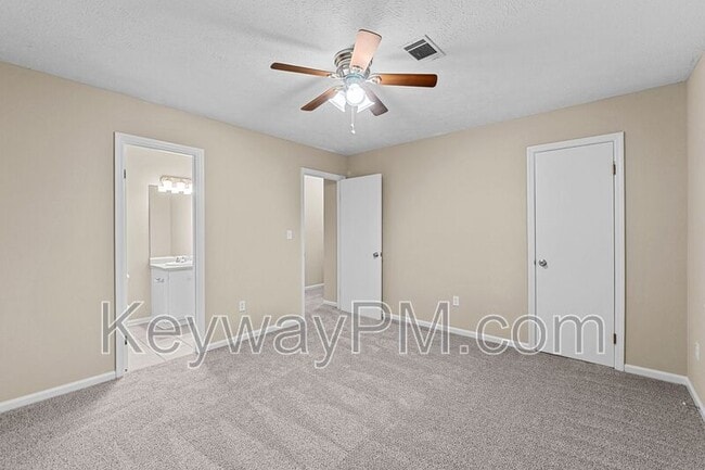 Building Photo - 3920 Almon Dr