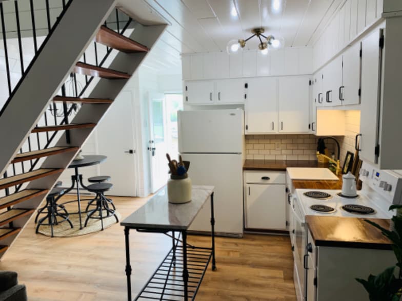 Building Photo - 5340 Notre Dame Ave