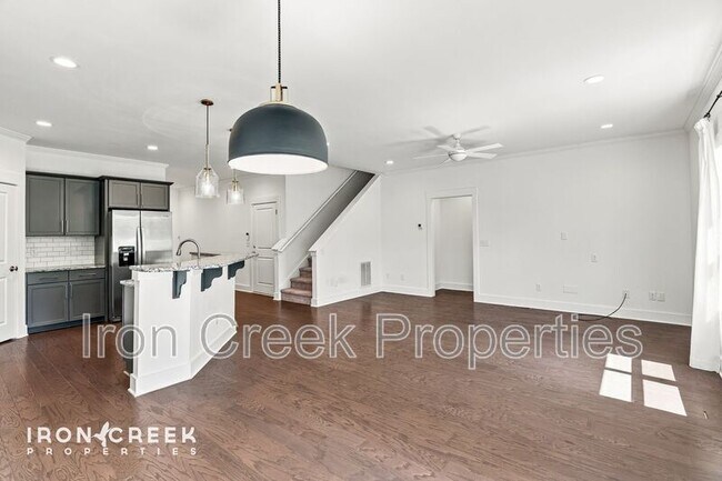 Building Photo - 17 Woodbridge Park Dr
