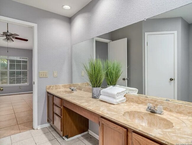 Building Photo - 3936 Heritage Hill Dr