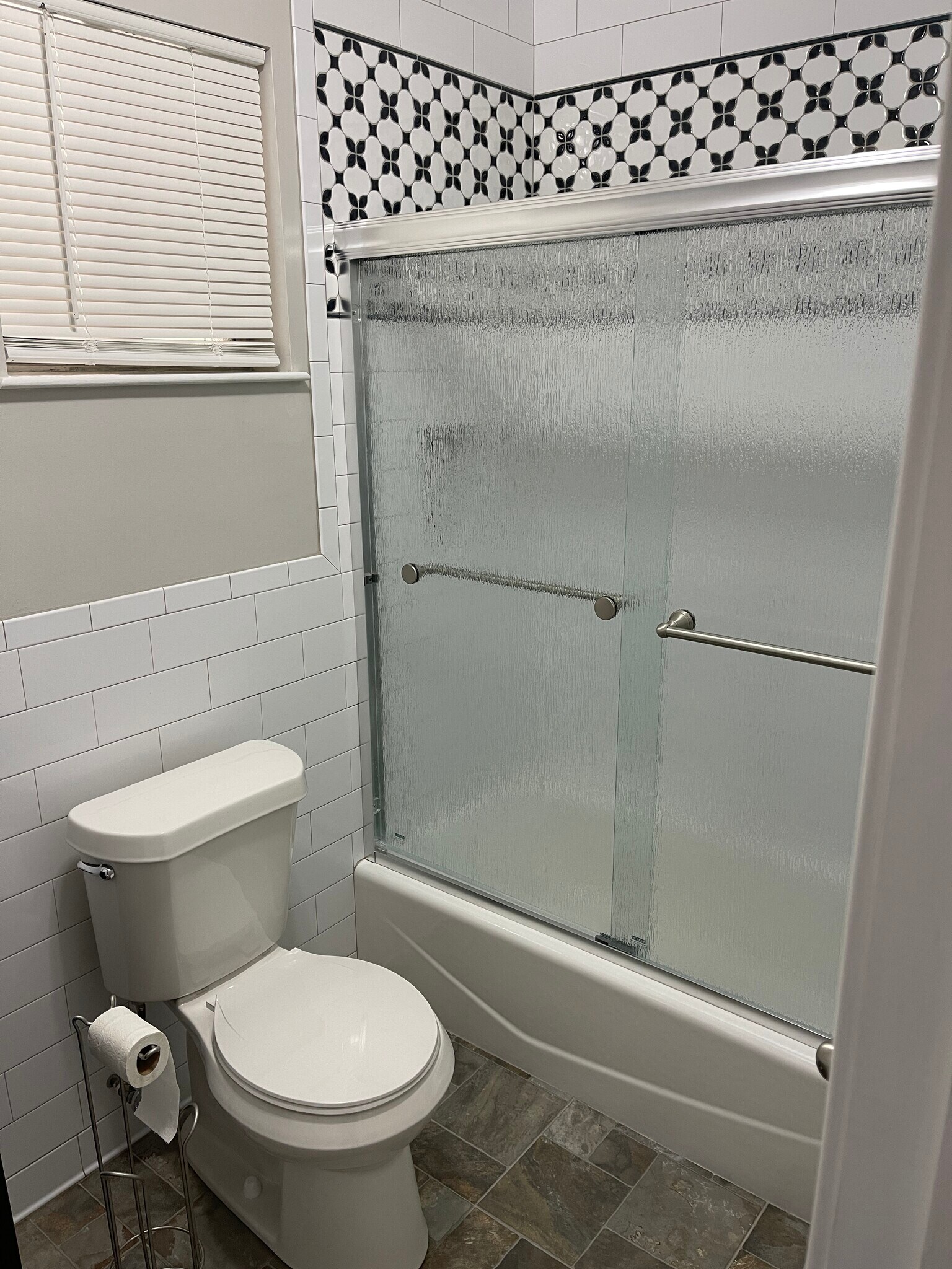 Bathroom - 2525 Annunciation St