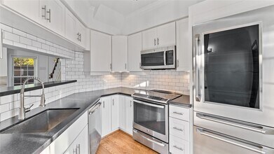 Building Photo - 2215 Stanford St