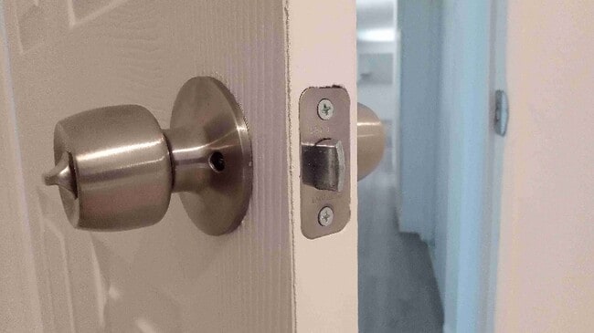 Building Photo - 200 W 1st St