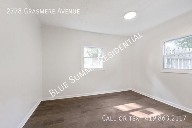 Building Photo - ***Rental Special $300*** Charming and Mod...