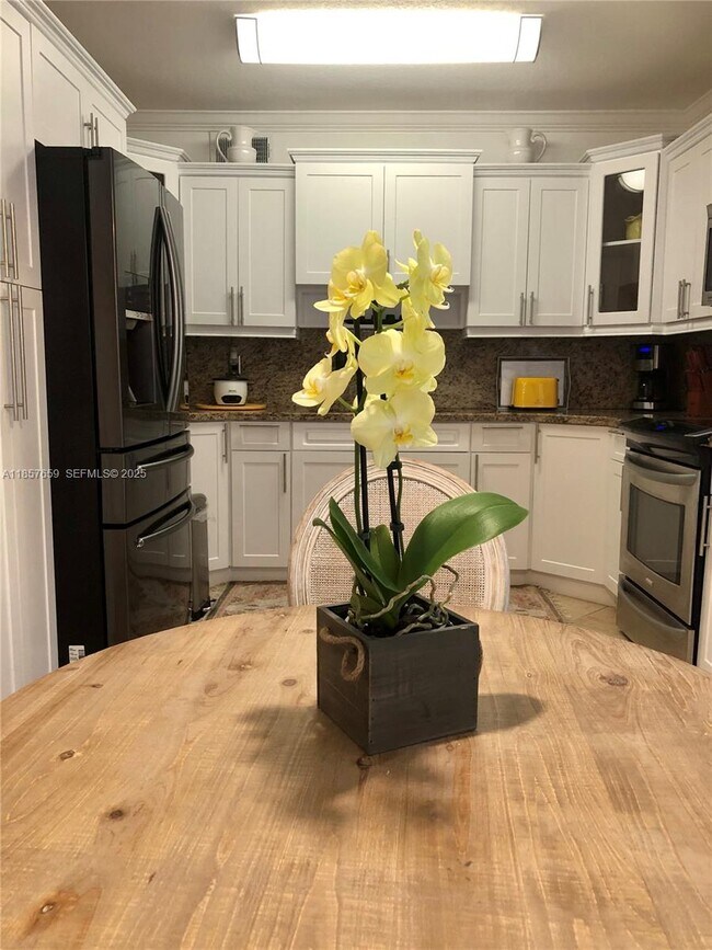 Building Photo - 6450 SW 19th St