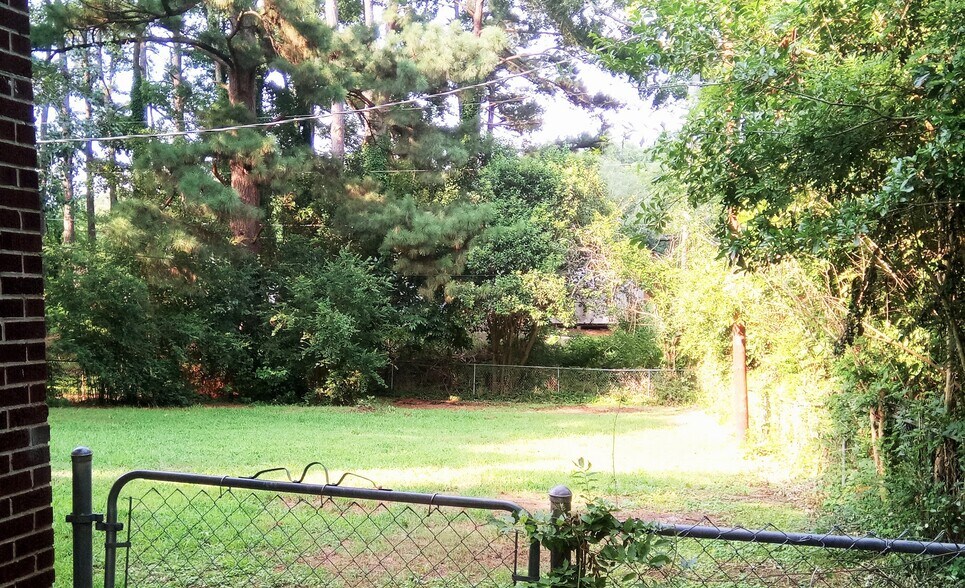 Building Photo - 412 Azalea Dr