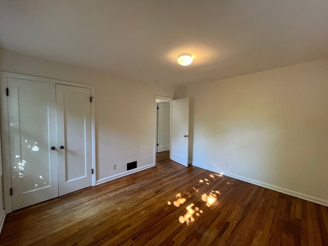 Building Photo - Wonderful 2 Bd 1 Ba home in Woodstock! Covered driveway, Large yard and Shop/Shed !!!