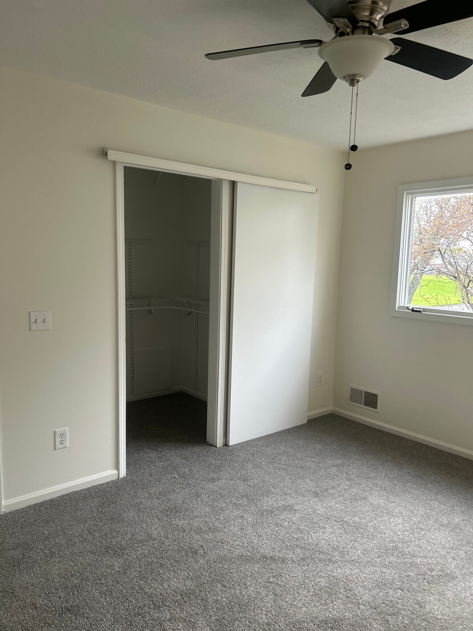 Building Photo - 694 Broadway