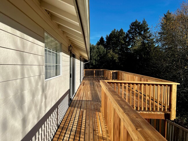 Building Photo - 4 Bedroom, 3 Car Garage Home in CK School ...