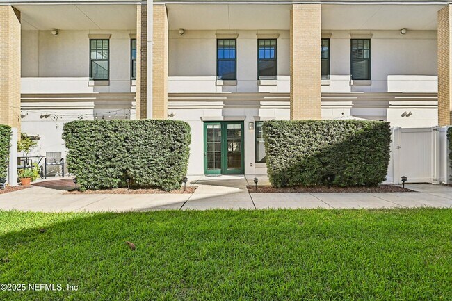 Building Photo - 1661 Riverside Ave