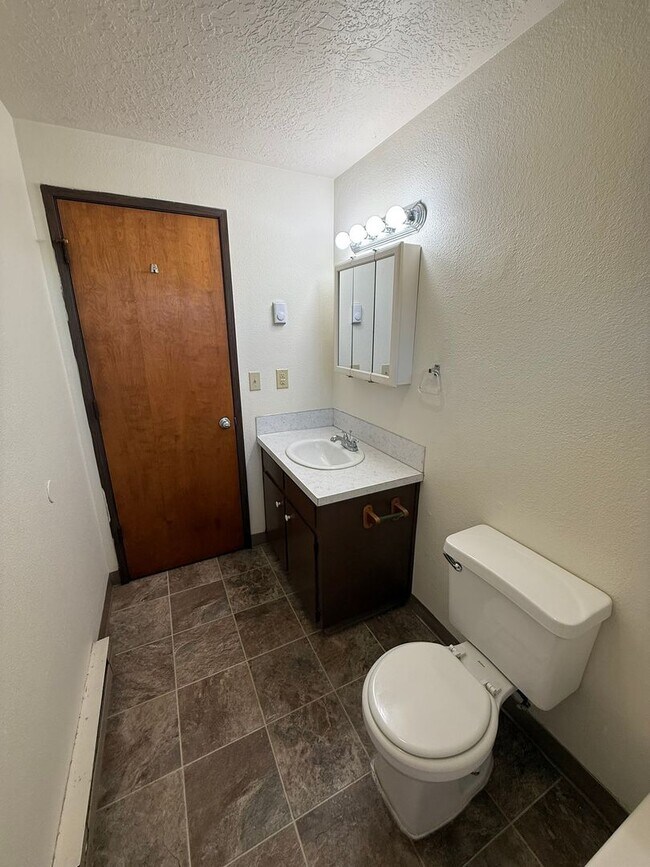 Building Photo - Two Bedroom Duplex in Aumsville