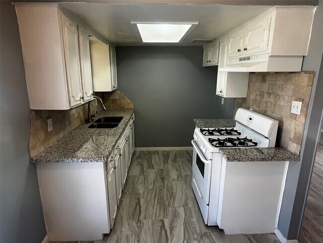 Building Photo - 1471 Cool Spring Dr