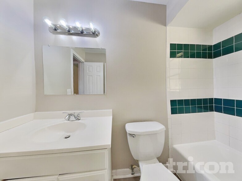 Building Photo - 4930 44th Ave N