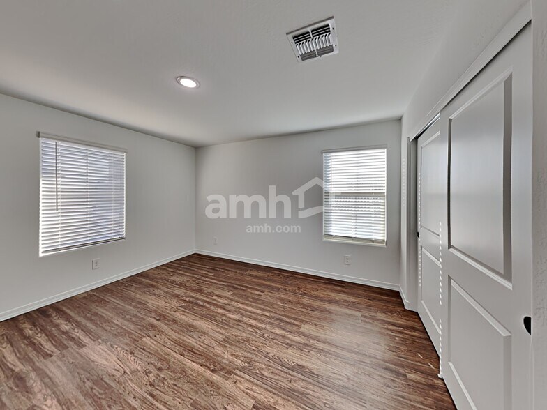 Building Photo - 795 S 150th Dr