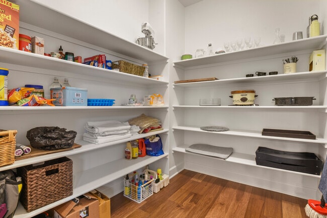 Building Photo - 1950 Mesa Park View