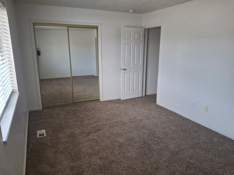 Building Photo - 1376 N 260 W