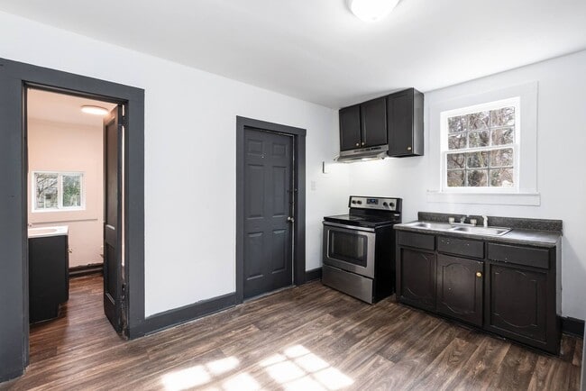 Building Photo - One Bedroom Home!